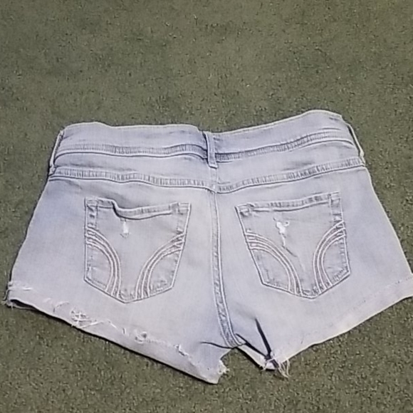 *SOLD* HOLLISTER Jean Shorts -- lightly distressed - Picture 3 of 3
